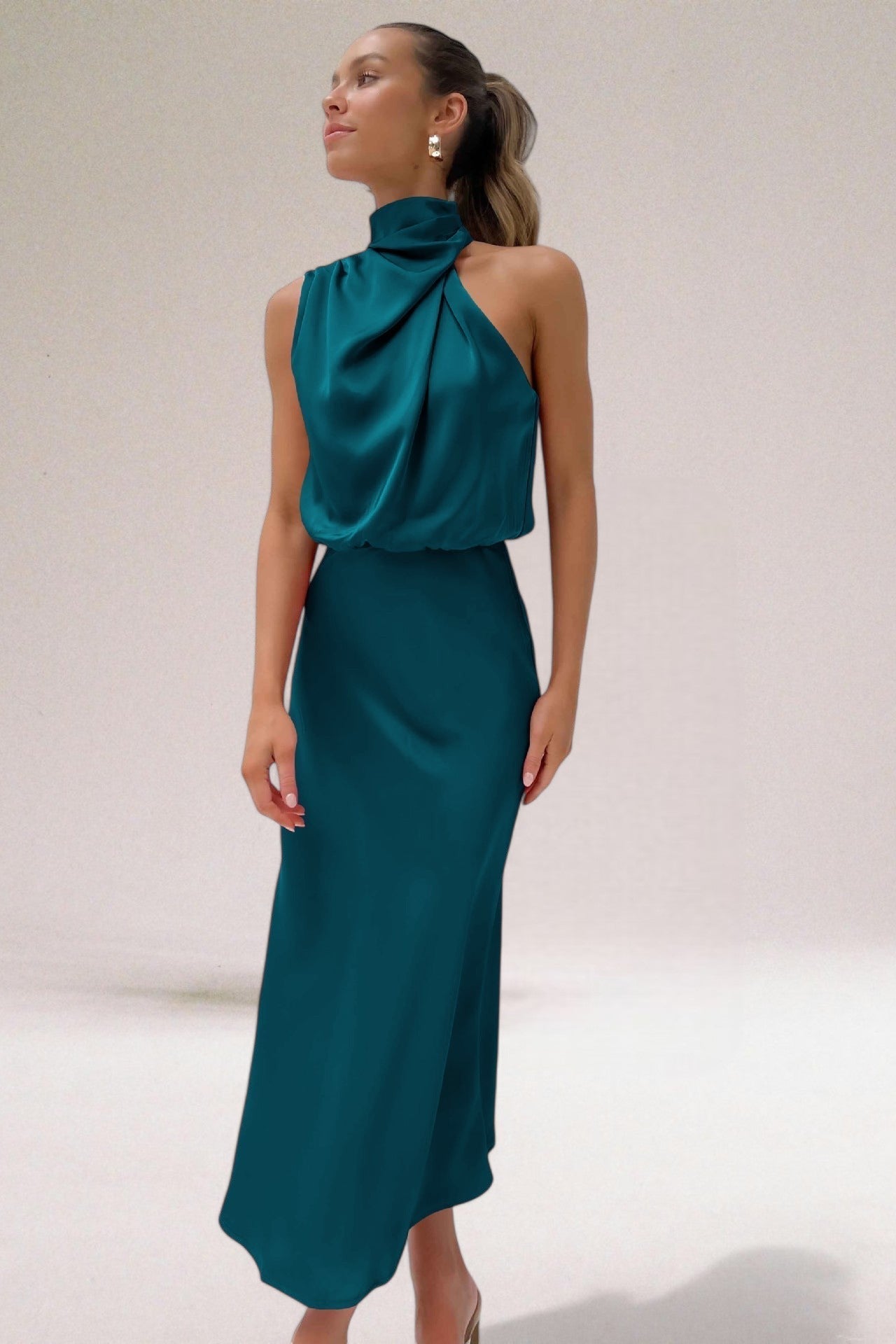 Women’s Halter Neck Elegant Dress – Giselle Luminous Formal Evening Gown